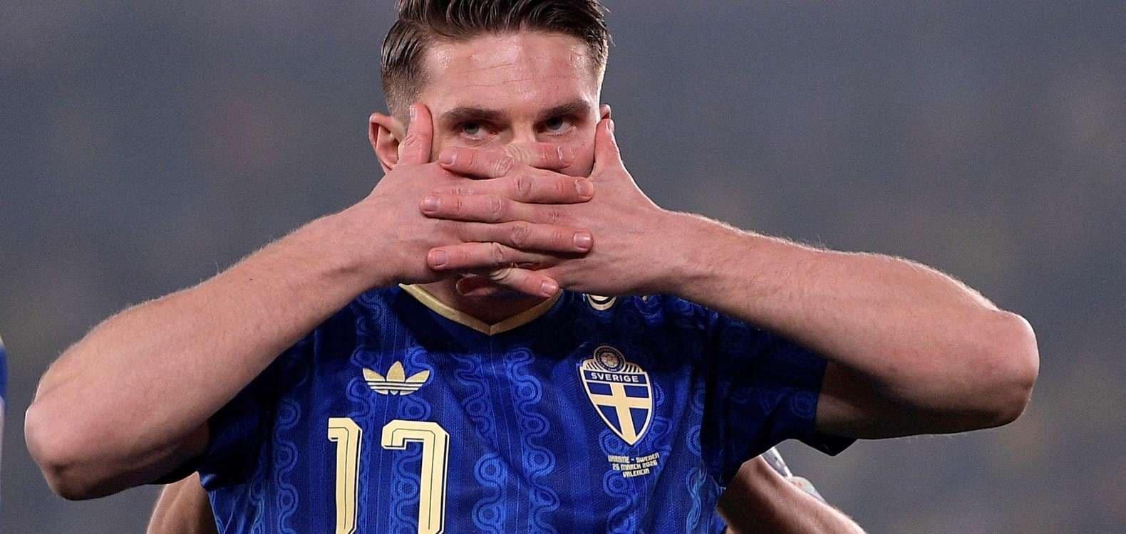 Gyokeres impulsa a Suecia con un triplete en el play-off mundialista